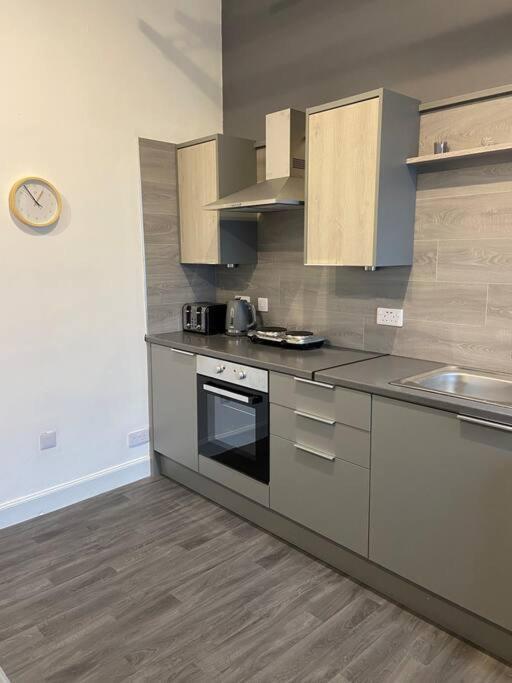 Newly Refurbished Town Centre Apartment Оубън Екстериор снимка