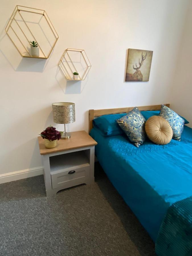 Newly Refurbished Town Centre Apartment Оубън Екстериор снимка
