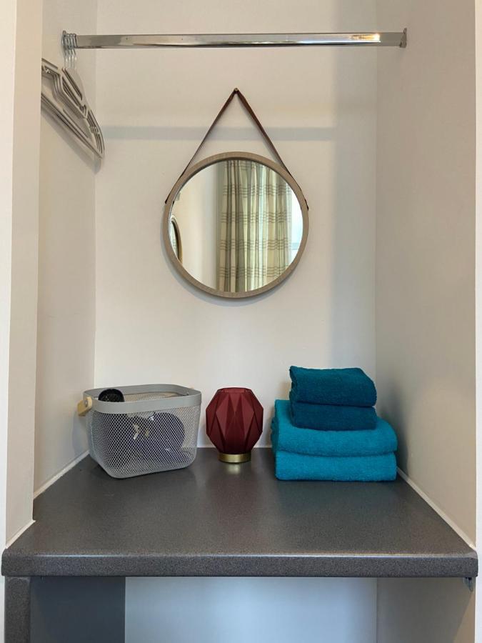 Newly Refurbished Town Centre Apartment Оубън Екстериор снимка