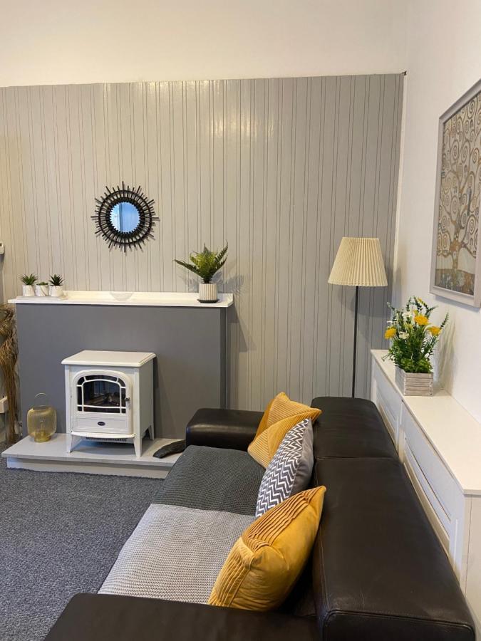 Newly Refurbished Town Centre Apartment Оубън Екстериор снимка